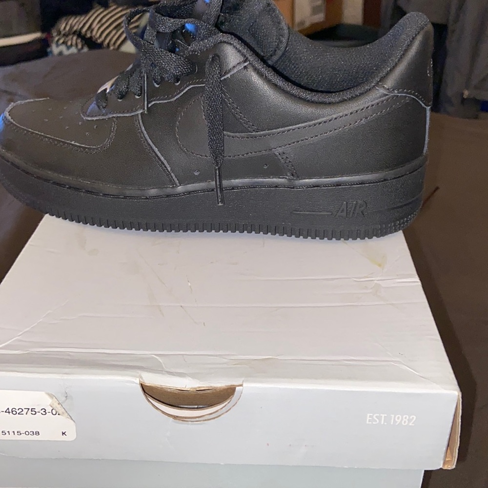 Women’s Air Force 1 ‘07 size 7.5 black